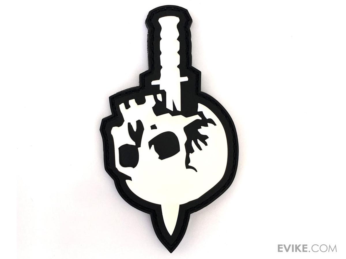 brd-13671 Black Rifle Division "Chaos Reigns" PVC Morale Patch - Imagen 1
